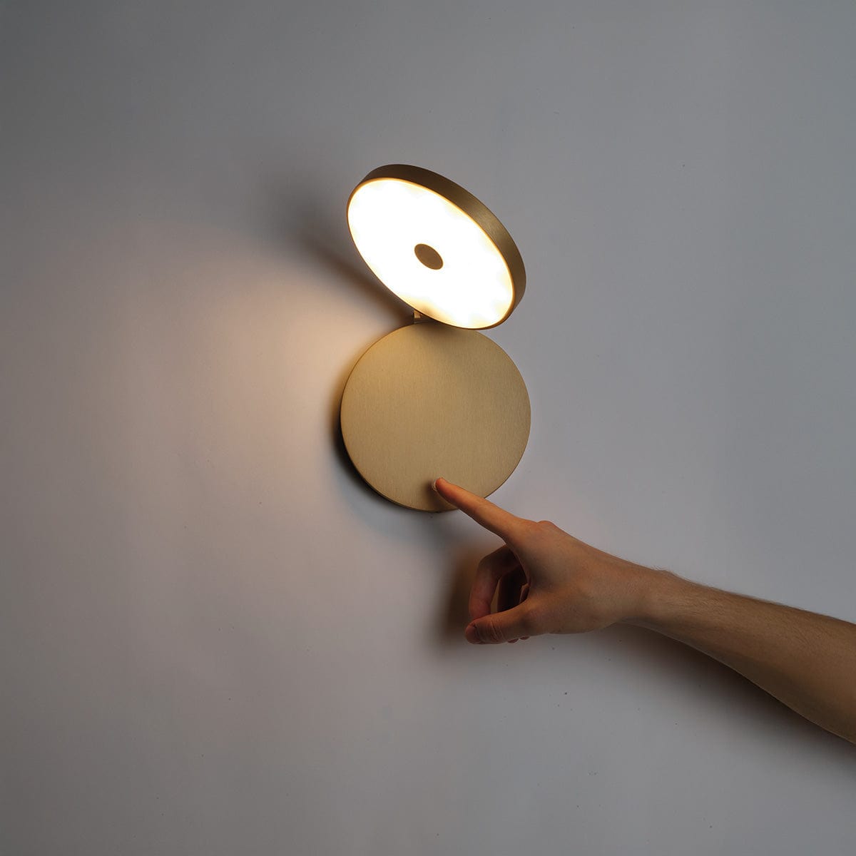 OLIMPIA LED WALL LIGHT