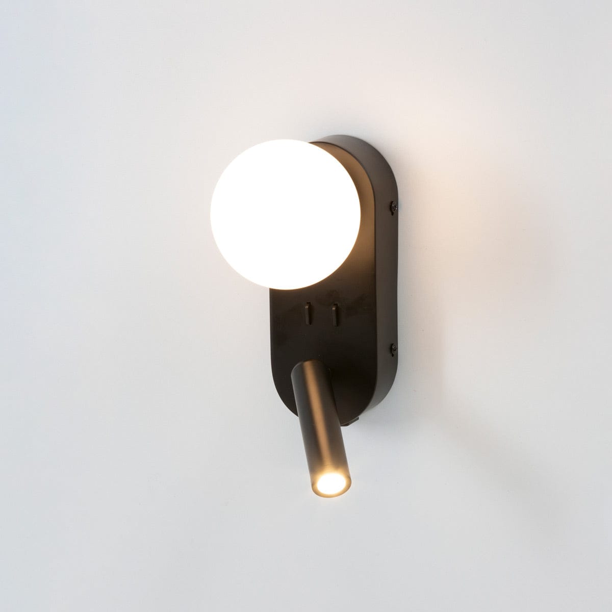 BENETI WALL LIGHT WITH YOSH GLASS