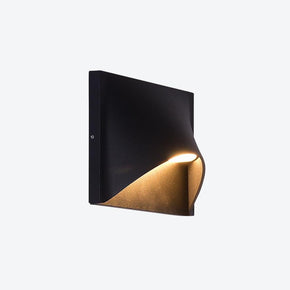 About Space UMA Outdoor Light